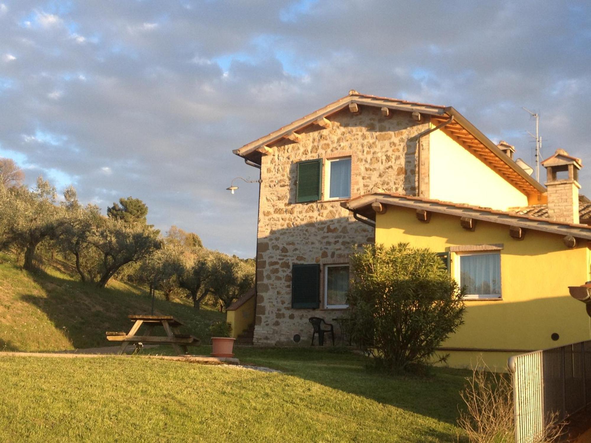Il Poggio Delle Ginestre Guest House Torgiano Bagian luar foto
