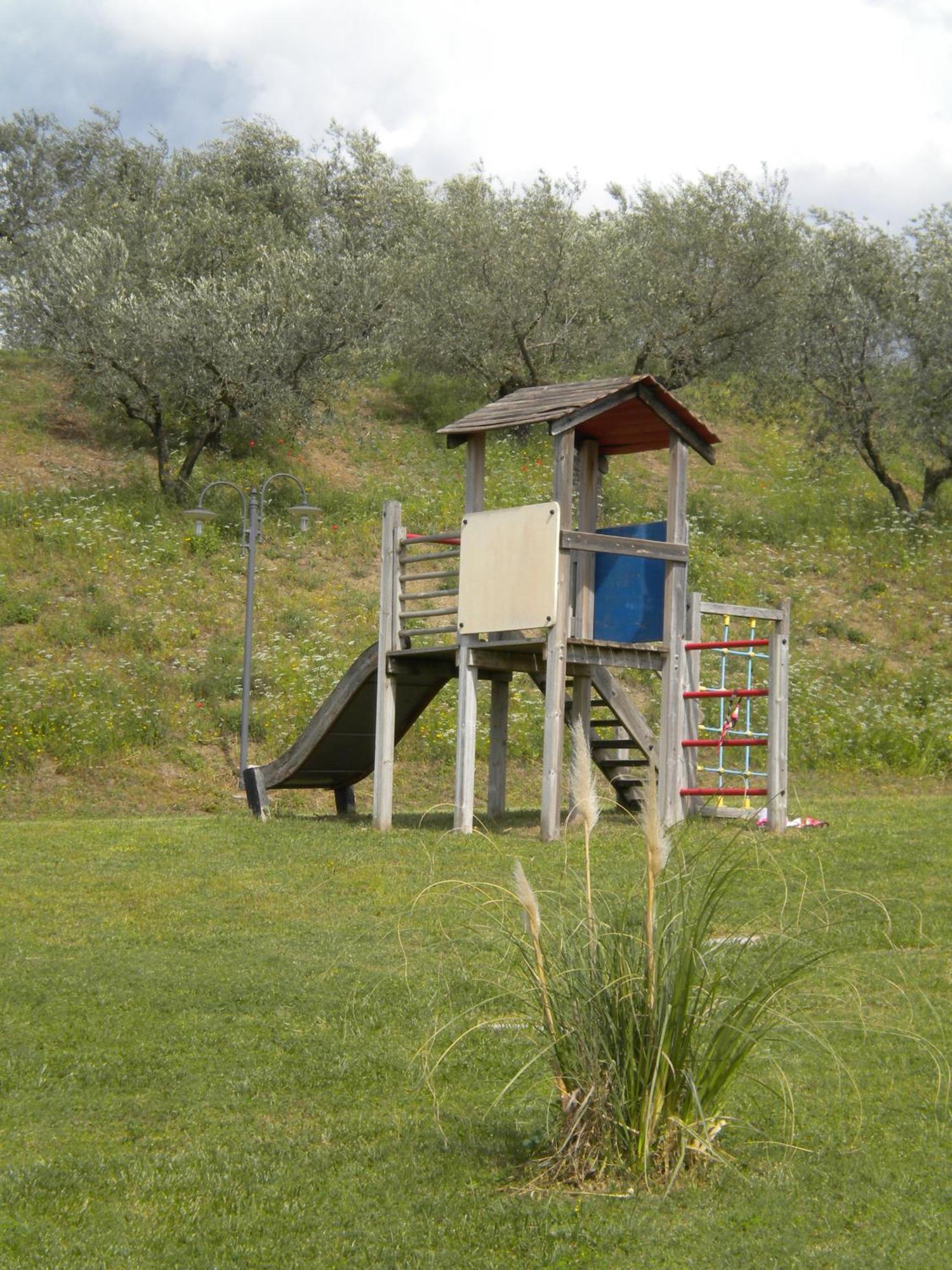 Il Poggio Delle Ginestre Guest House Torgiano Bagian luar foto