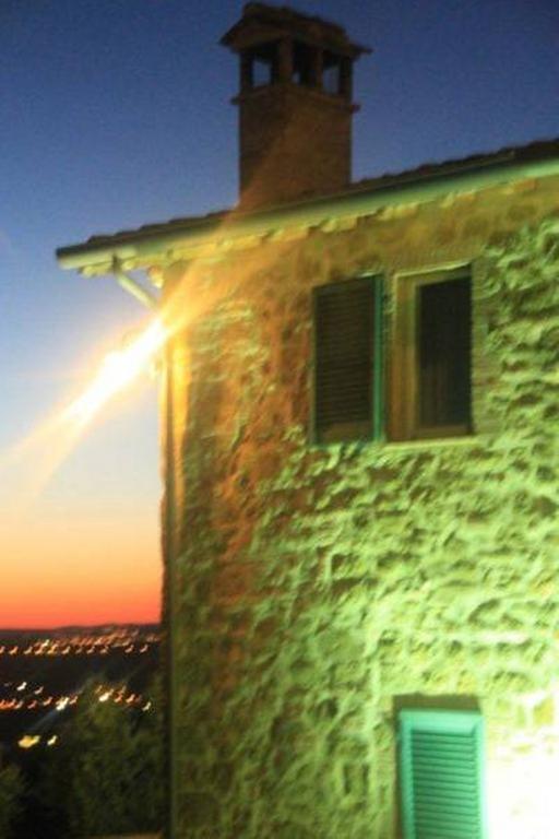 Il Poggio Delle Ginestre Guest House Torgiano Bagian luar foto