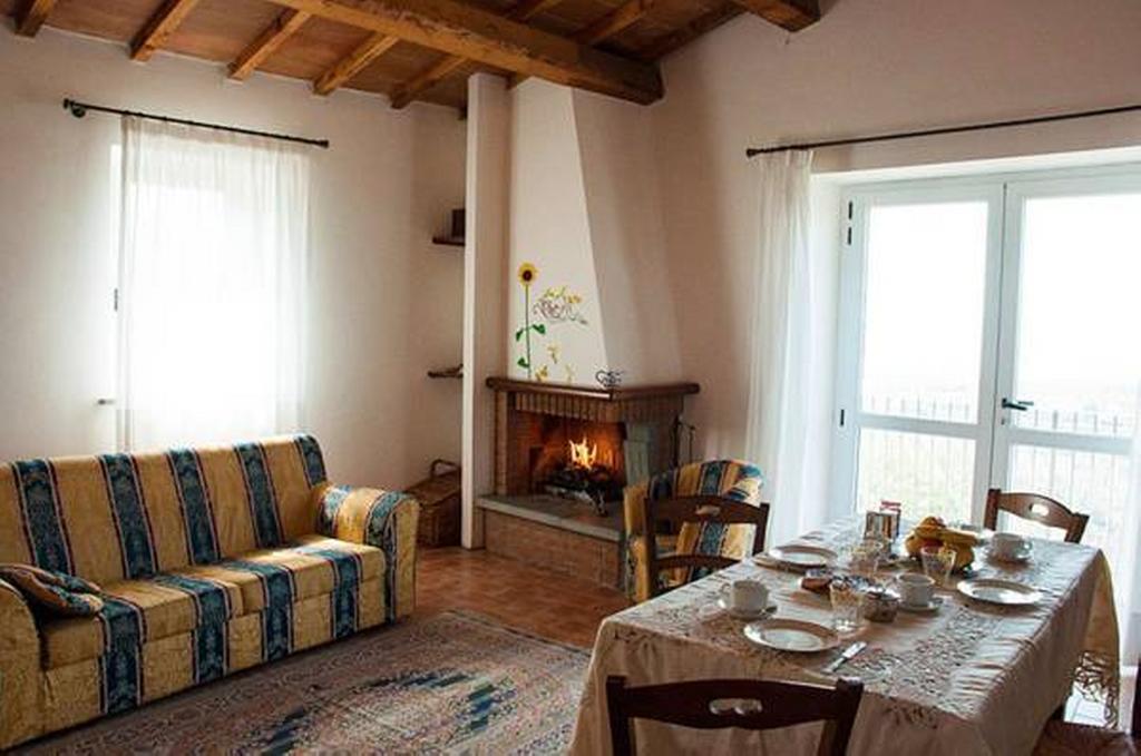 Il Poggio Delle Ginestre Guest House Torgiano Bagian luar foto