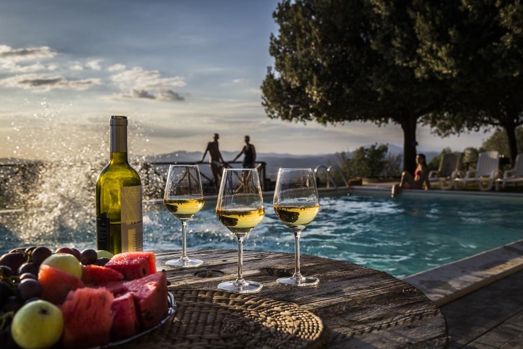 Il Poggio Delle Ginestre Guest House Torgiano Bagian luar foto
